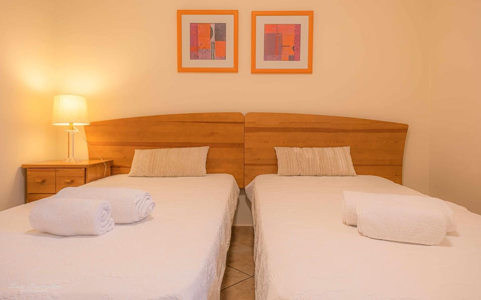 Amoreira pool View B2C Apartment in Alvor