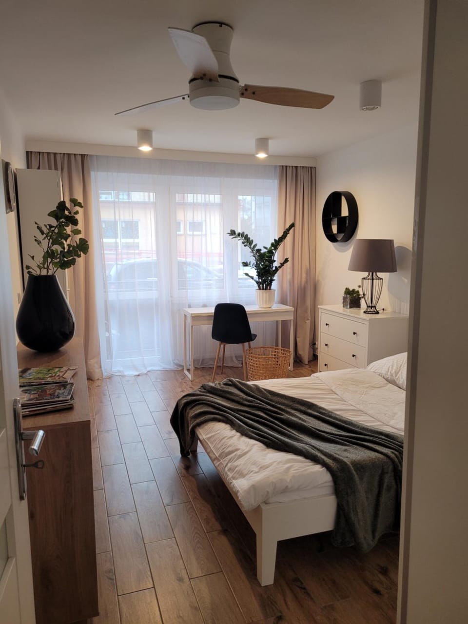 Photo of the whole room, Bedroom, fireplace