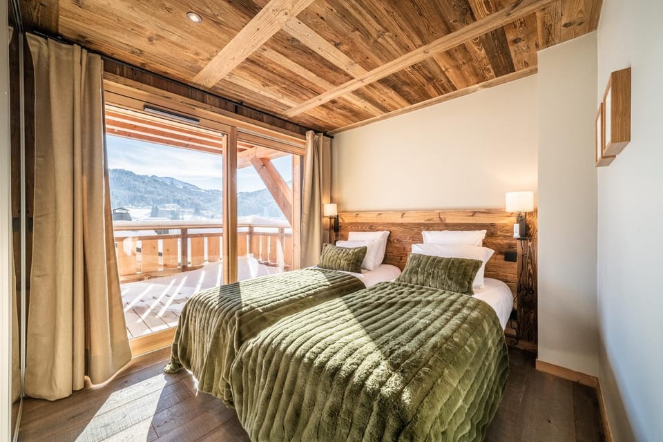 Bed, Bedroom, Mountain view