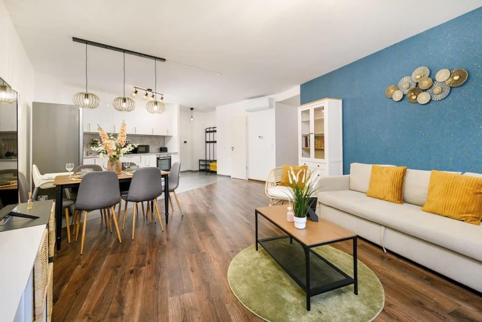 Living room, Dining area