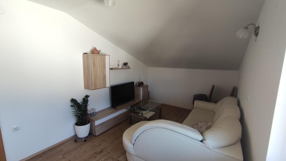 Communal lounge/ TV room, Evening entertainment