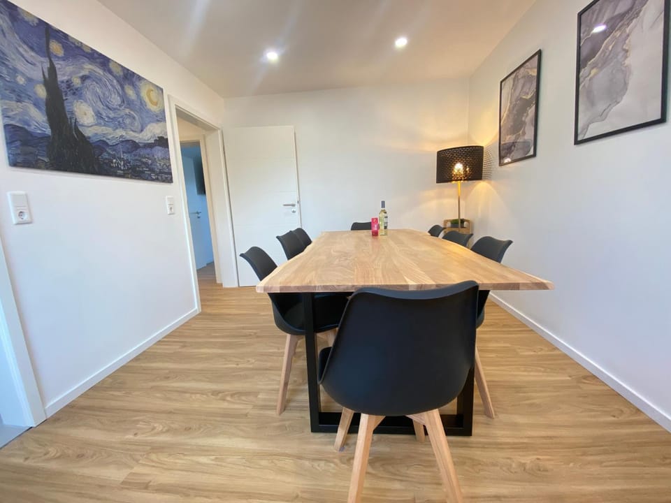 Living room, Seating area, Dining area