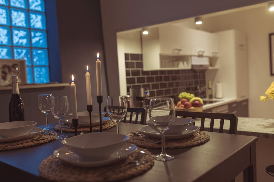 Kitchen or kitchenette, Dining area