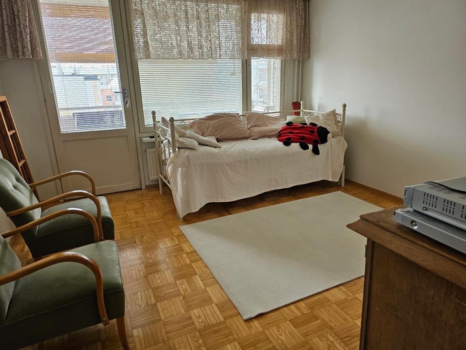 Bed, Living room