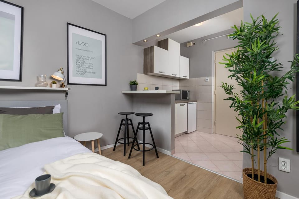 Bed, Kitchen or kitchenette, minibar