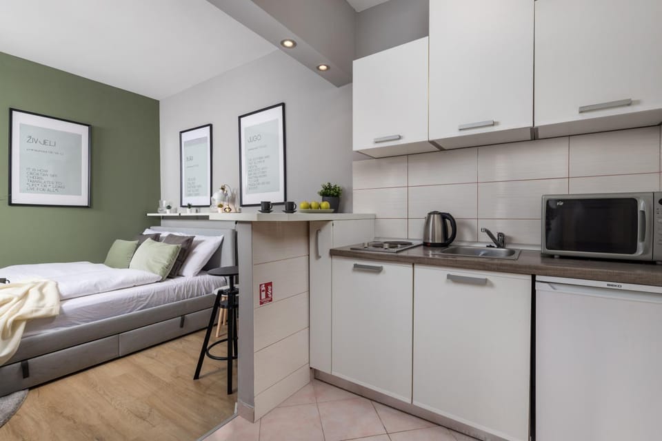 Bed, Coffee/tea facilities, Kitchen or kitchenette, minibar, stove