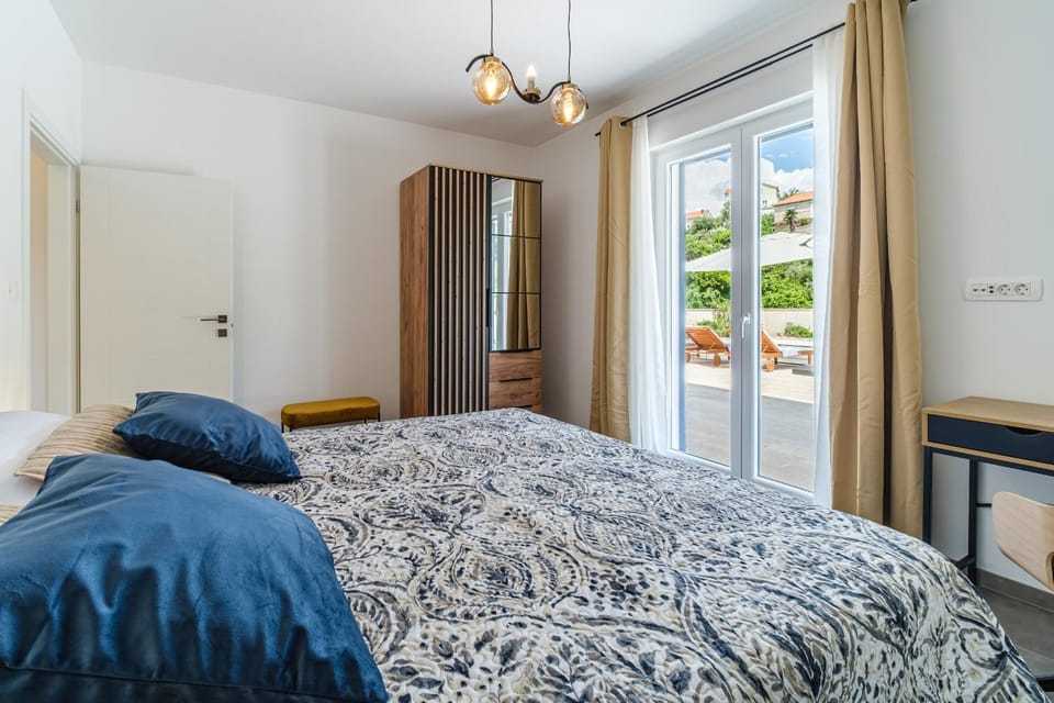 Bed, Balcony/Terrace, Photo of the whole room, Bedroom, wardrobe