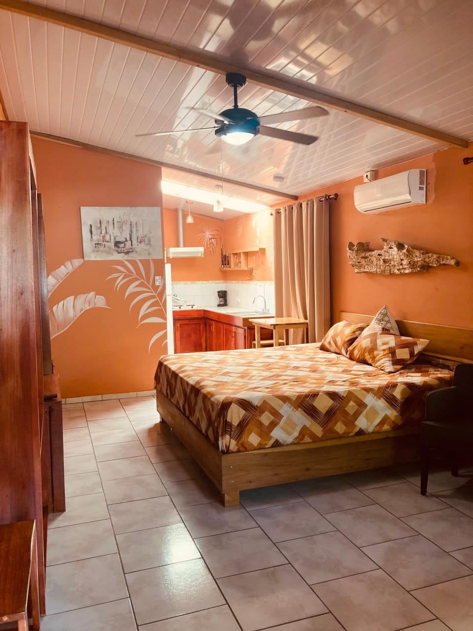 Bed, Photo of the whole room, Bedroom, air conditioner