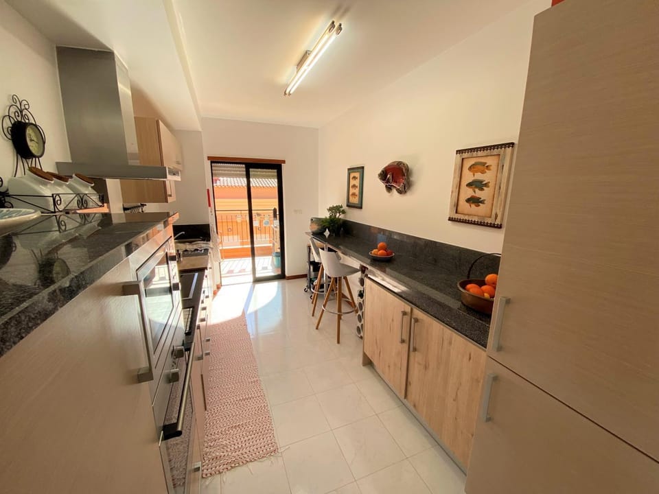 Kitchen or kitchenette, Dining area, minibar, pet friendly