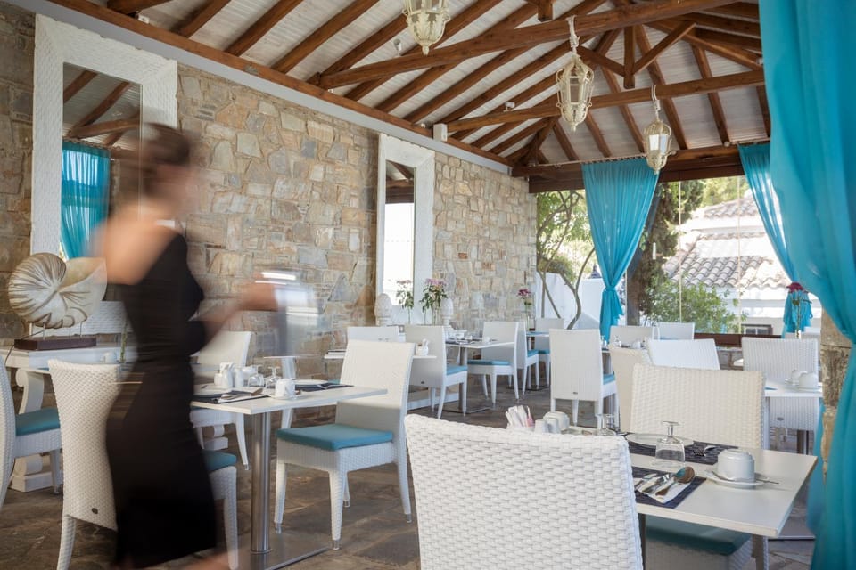 Restaurant/places to eat, Balcony/Terrace, Banquet/Function facilities, Food