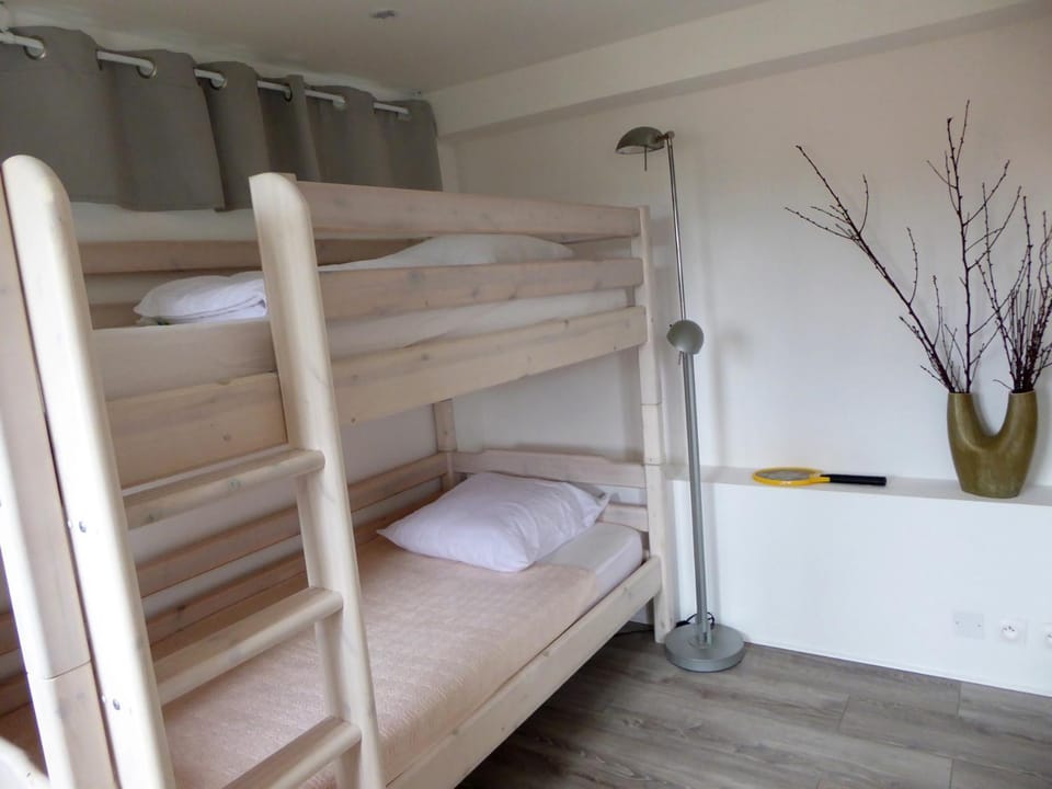 Photo of the whole room, bunk bed