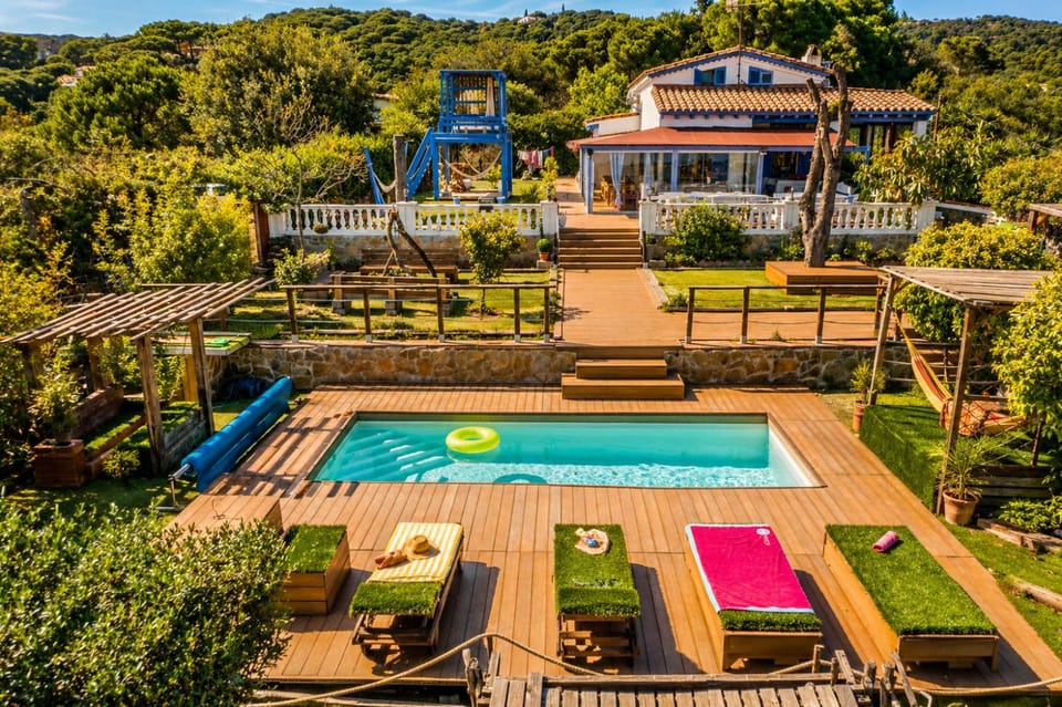 Swimming pool