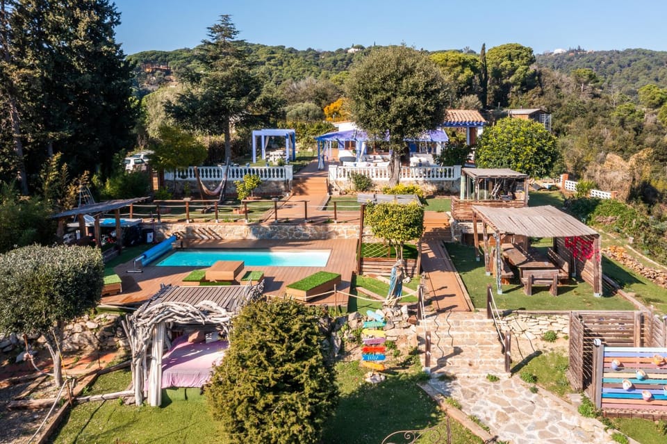 Property building, Spring, Day, Natural landscape, Garden, Garden view, Mountain view, Pool view, Swimming pool, sunbed