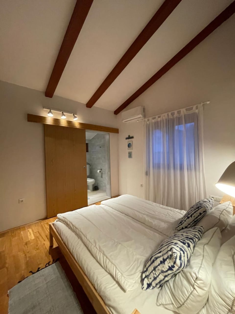 Bed, Bathroom, Photo of the whole room, Bedroom