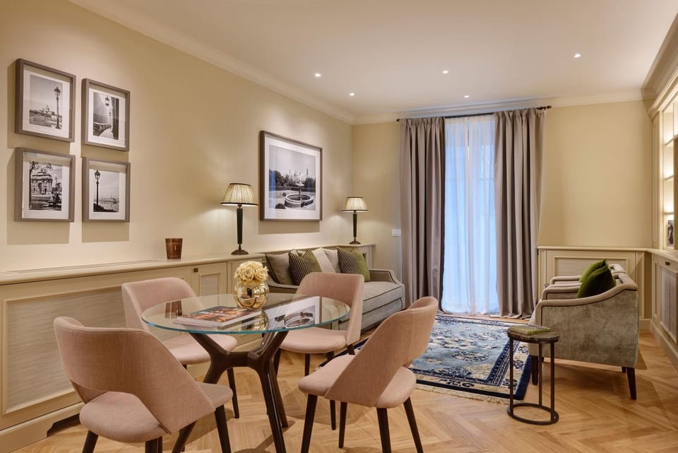 Luxury Apartments by Palazzo Portinari Salviati Apartment in Florence