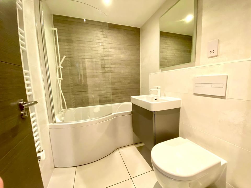 Shower, Toilet, Bathroom, Bath