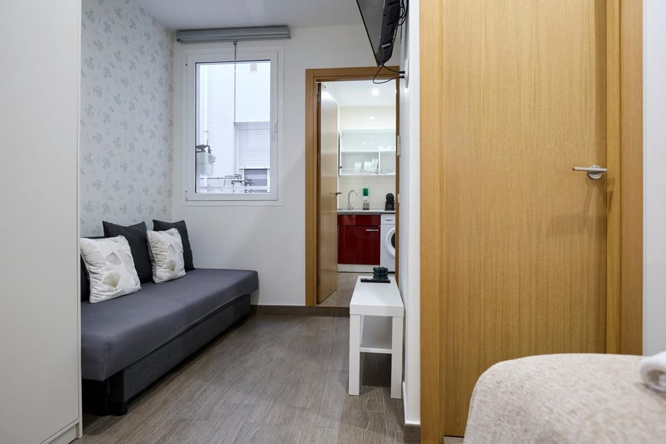 TV and multimedia, Photo of the whole room, Bedroom, wardrobe, air conditioner