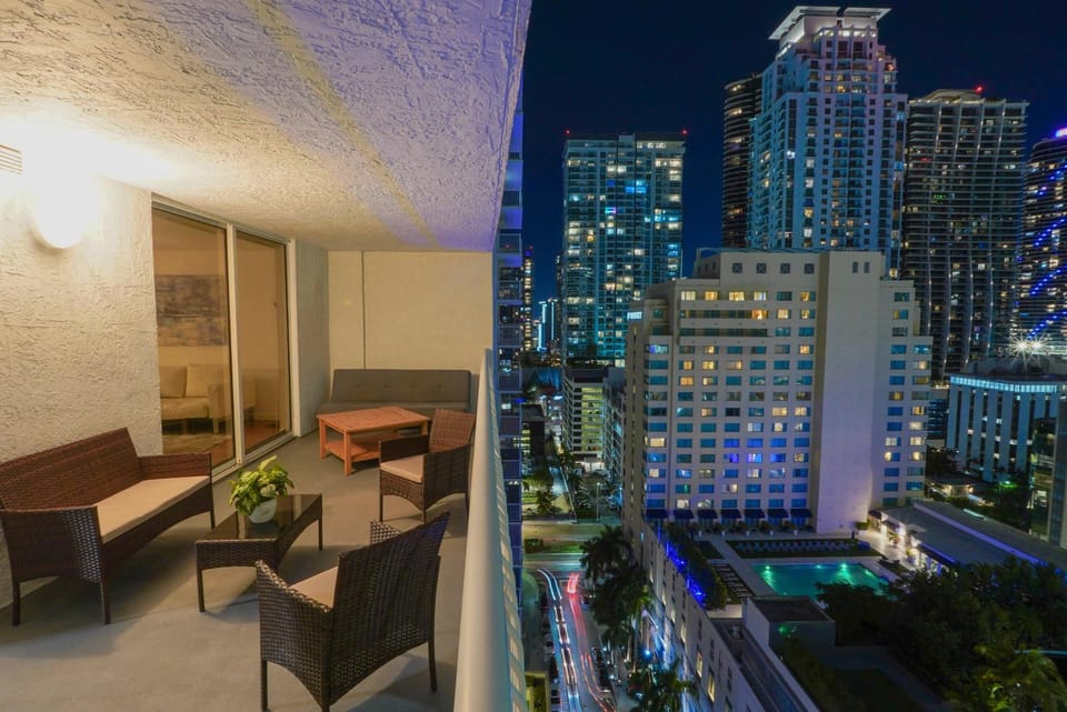 Night, View (from property/room), Balcony/Terrace, Seating area, City view