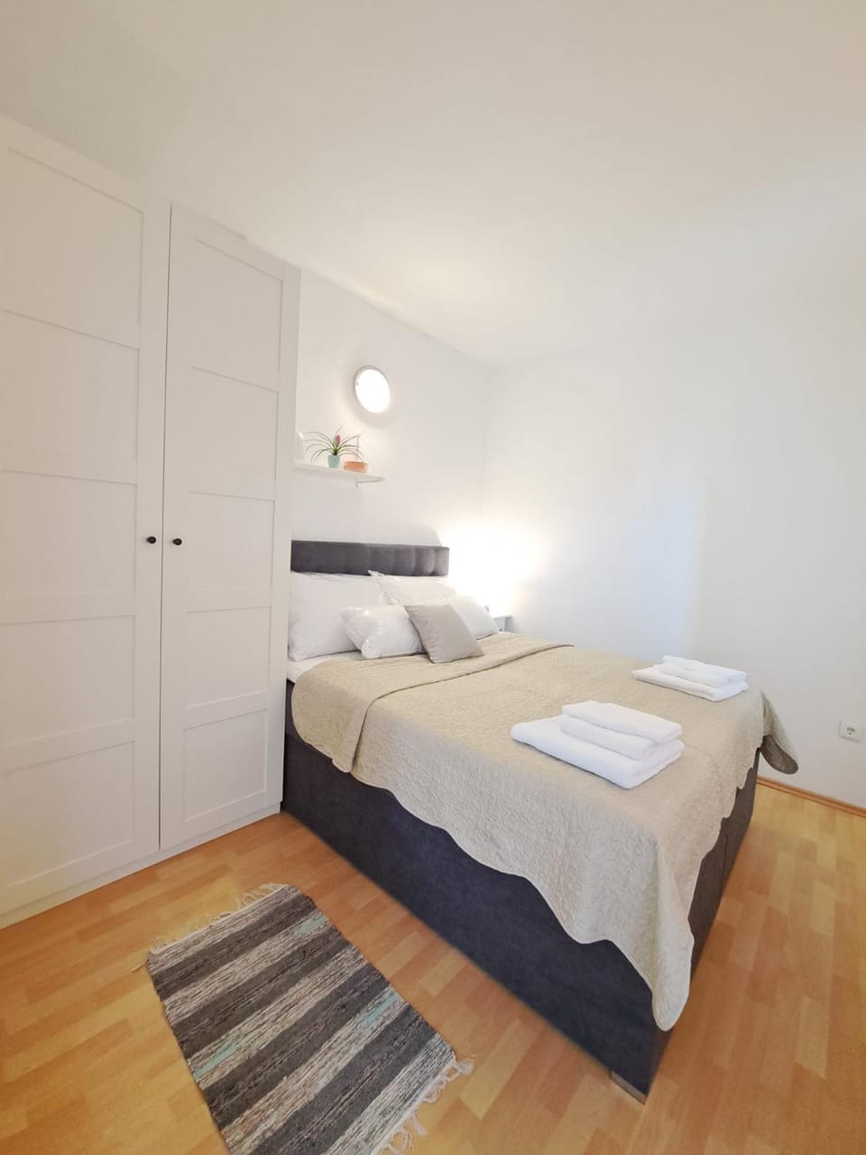 Bed, Photo of the whole room, Bedroom, wardrobe