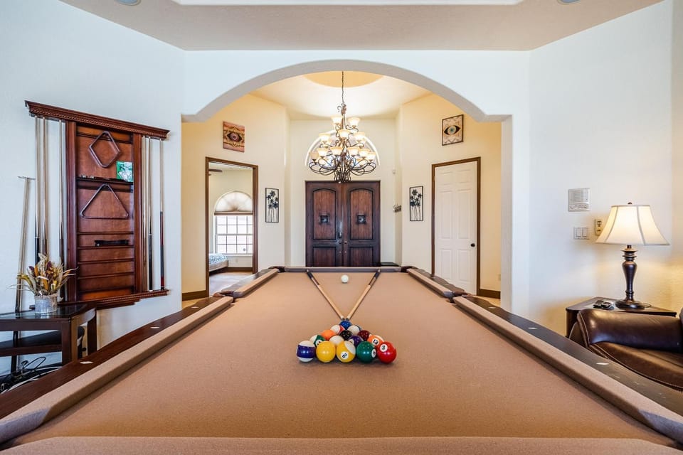 Heated Pool and Spa, Sleeps 16! - Villa Mangrove House in Cape Coral