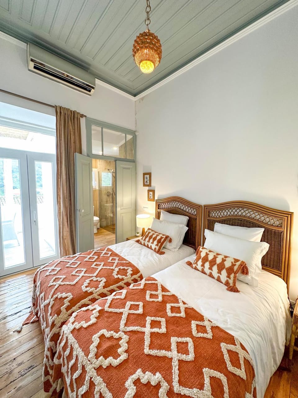 Bedroom, air conditioner