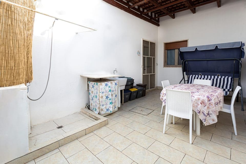 Patio, Kitchen or kitchenette, Living room, Seating area, Dining area