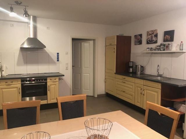 Coffee/tea facilities, Kitchen or kitchenette, Dining area, minibar, pet friendly, stove, toaster
