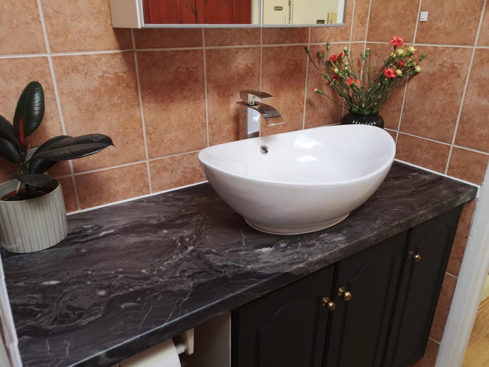 2 bed flat, Bounds Green, Piccadilly line, London N11 Apartment in London