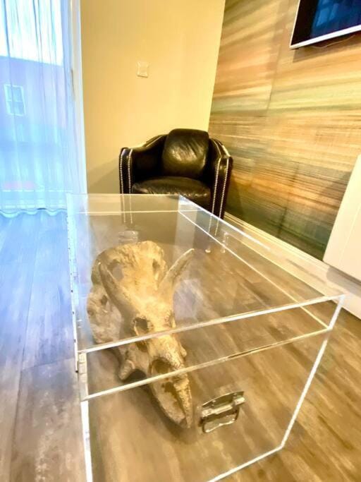 Stylish Apartment - 1 Minute walk to Poole Quay - Great Location - Free Parking - Fast WiFi - Smart TV - Newly decorated - sleeps up to 2! Close to Poole & Bournemouth & Sandbanks Apartment in Poole