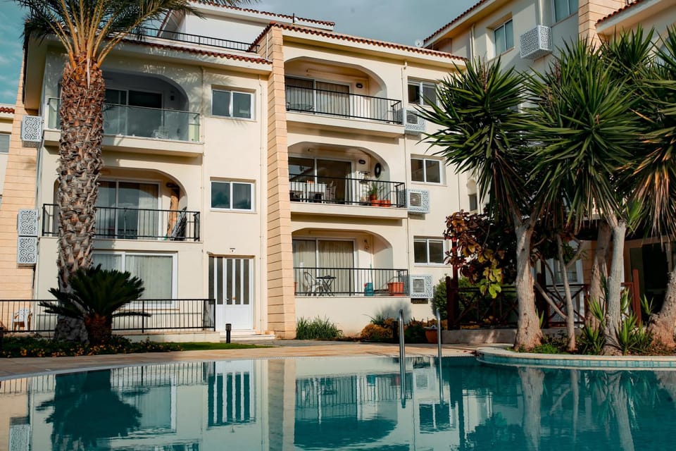 Property building, Day, Pool view, Swimming pool