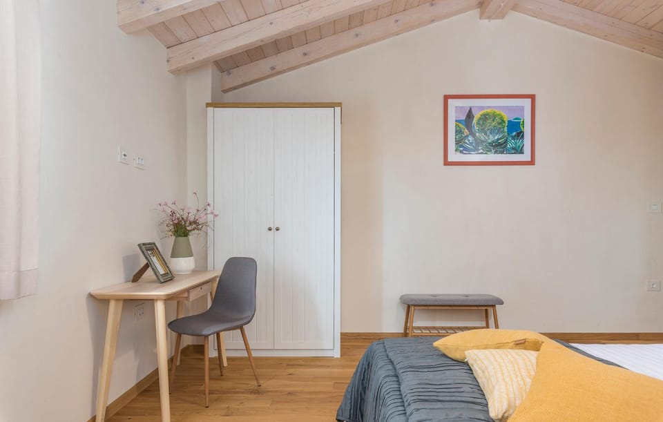 Bed, Photo of the whole room, Bedroom, hair dresser