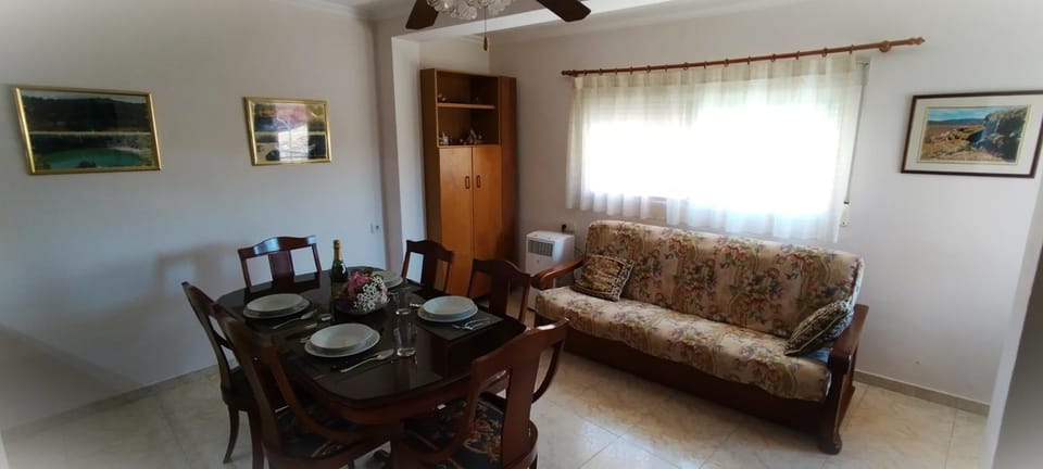 Photo of the whole room, Seating area, Dining area, Area and facilities, Entertainment, heating, air conditioner