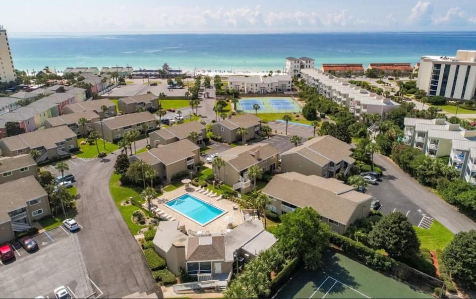 Chateau La Mer II #103- Dreamland Destin House in Destin