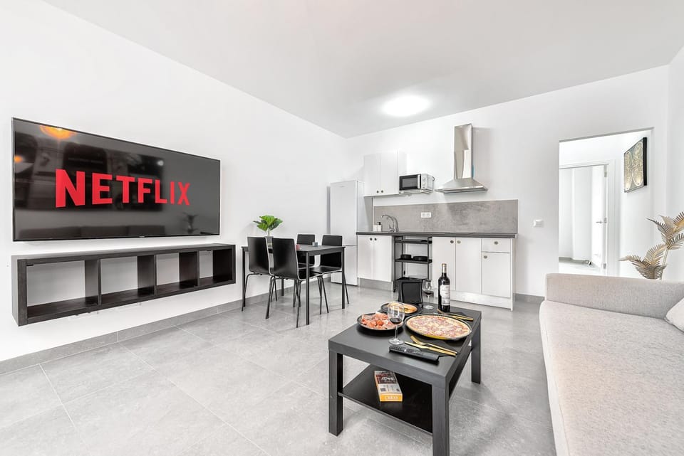 Communal lounge/ TV room, TV and multimedia, Kitchen or kitchenette, Living room, Dining area, Evening entertainment, minibar