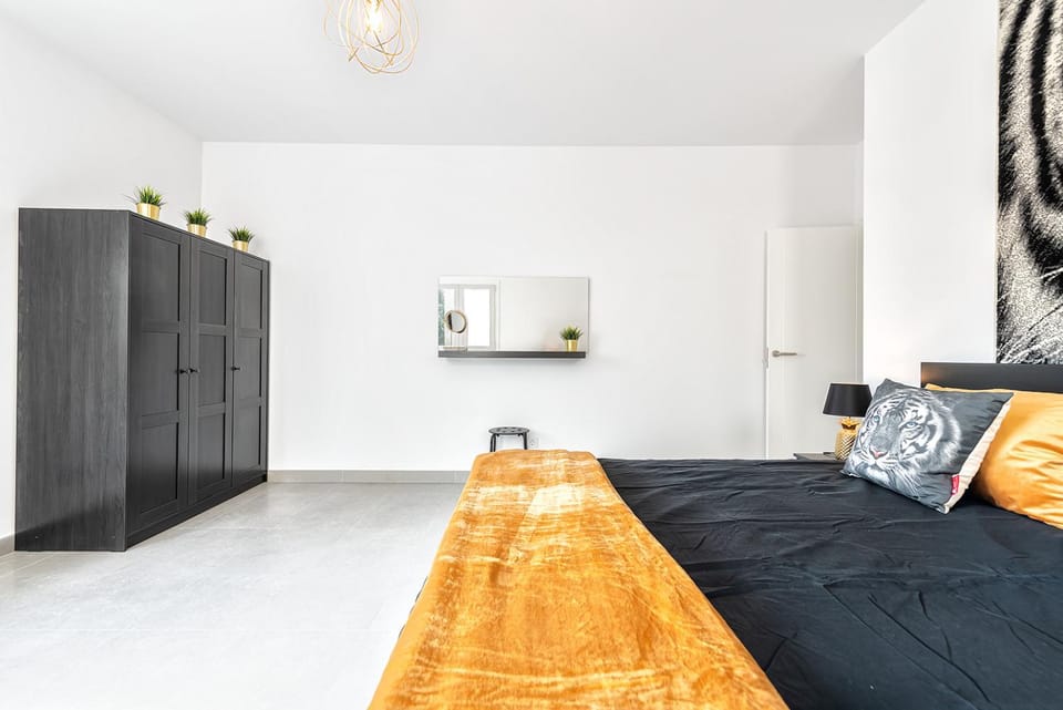 Bed, Bedroom
