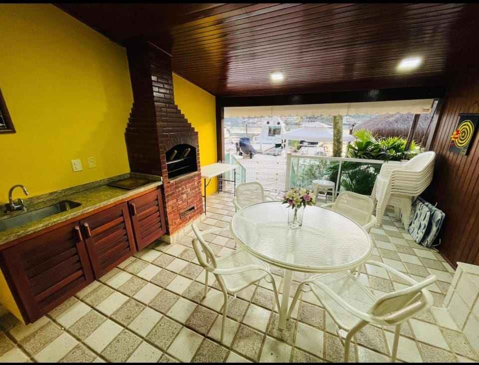 BBQ facilities, Dining area