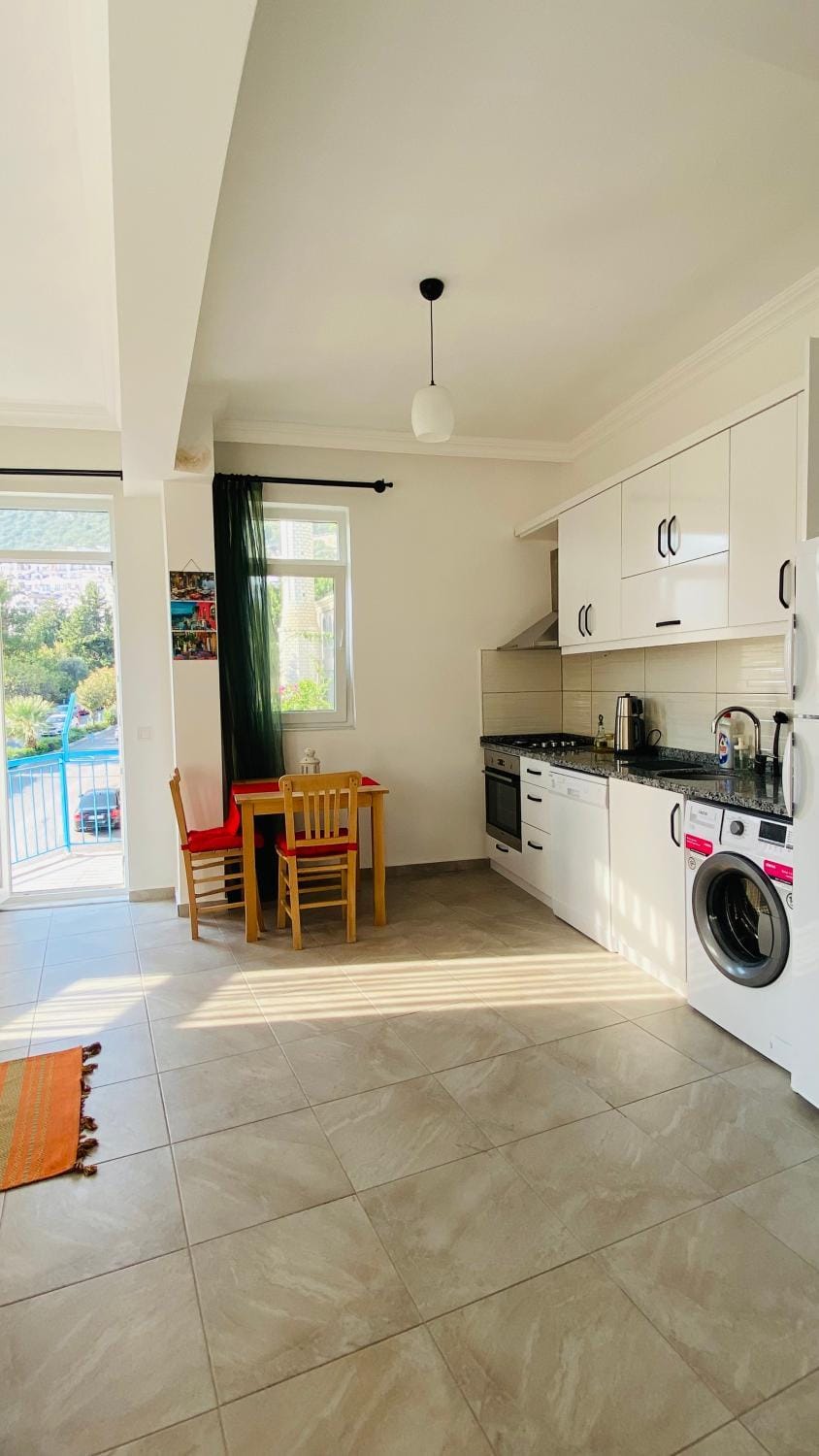 Dining area, dishwasher, pet friendly, stove, washing machine
