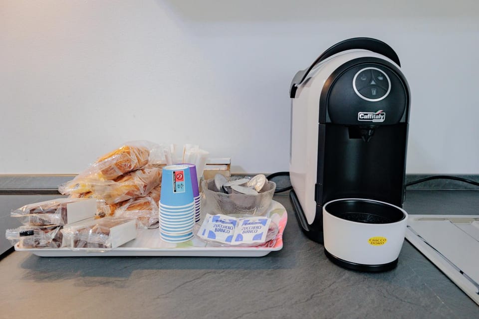 Coffee/tea facilities, Kitchen or kitchenette, Food and drinks, Food, Breakfast, Continental breakfast, minibar, toaster