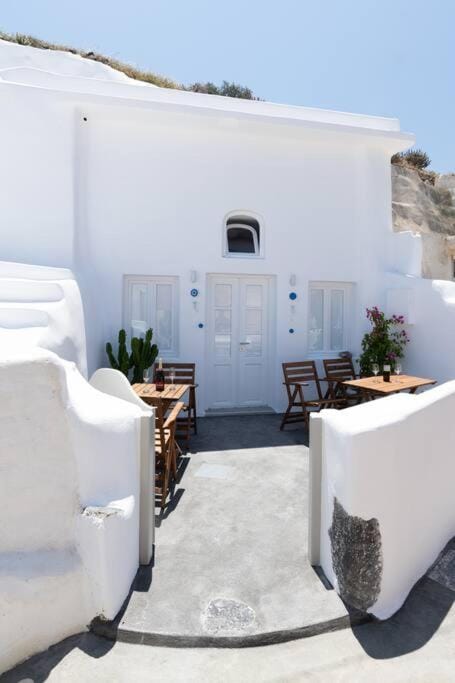 Patio, Day