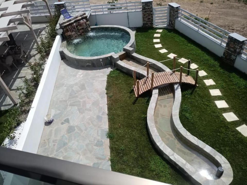 Day, Natural landscape, Garden, Hot Tub, Garden view, Pool view, Swimming pool, sunbed