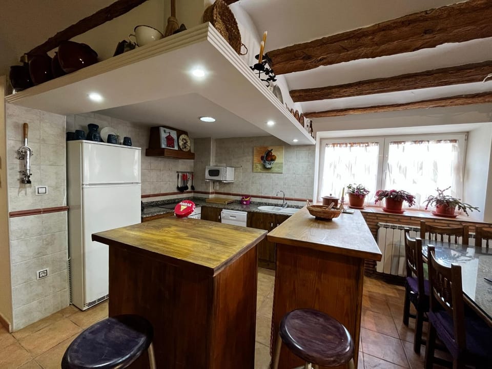 Kitchen or kitchenette, Kitchen or kitchenette