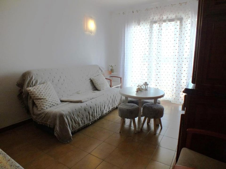 Apartamento en Empuriabrava para 4/6 personas, a 800m de la playa, con terraza y aire acondicionado - ES-204-4 Apartment in Alt Empordà