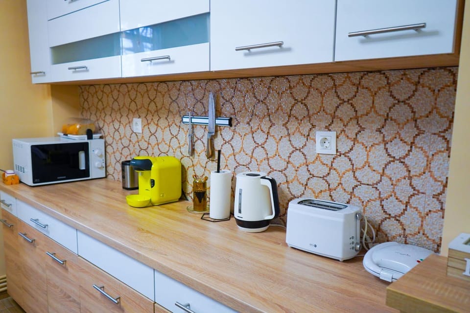 minibar, toaster, kitchen