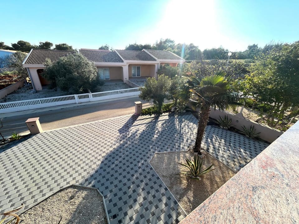 Inner courtyard view, Parking