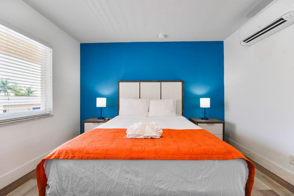 Comfortable Beachfront Studio with pool! -M32 Apartment in Hollywood Beach