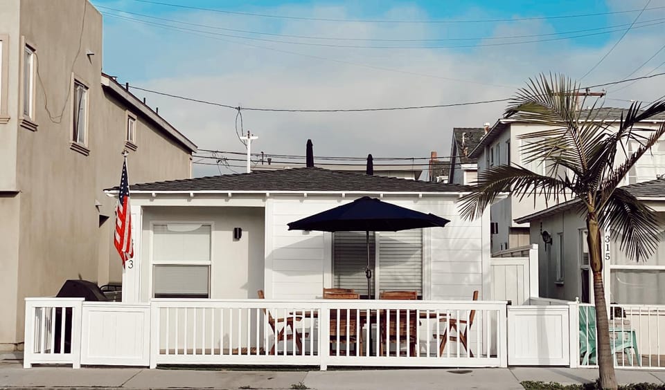 Beach house in the heart of balboa peninsula House in Balboa Peninsula