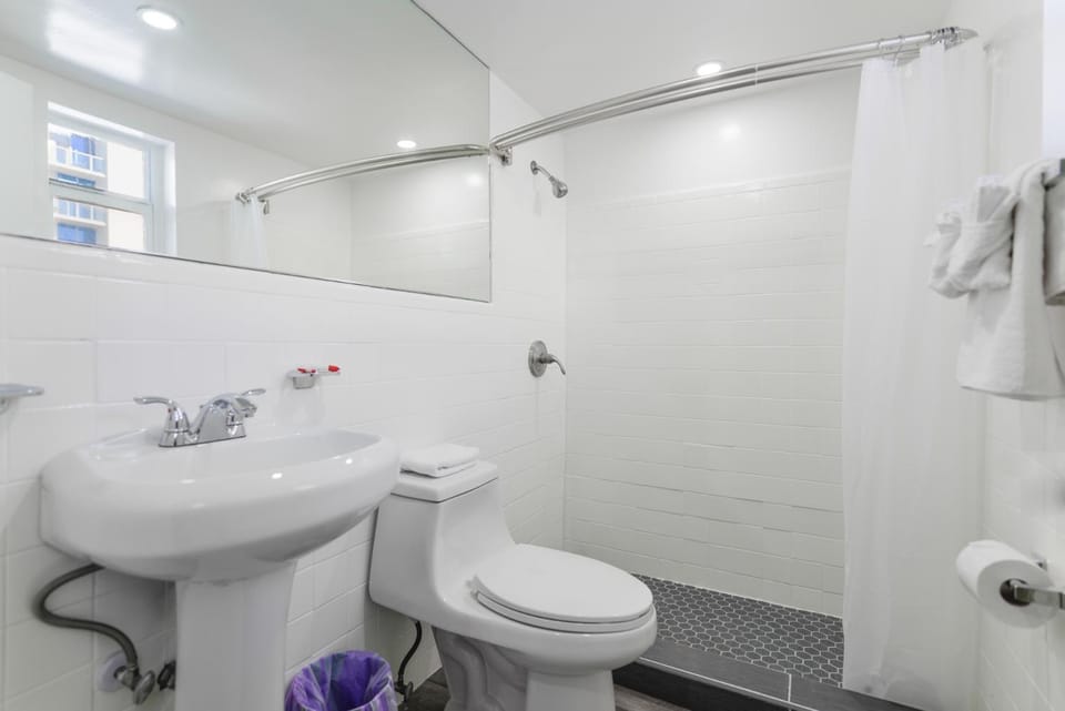 Spacious unit with pool and parking - M33 Apartment in Hollywood Beach