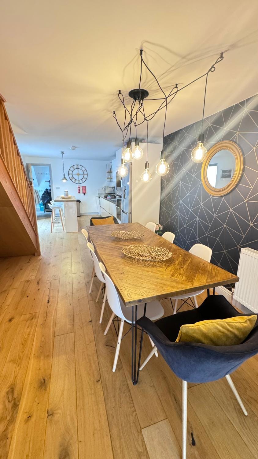 Dining area, kitchen