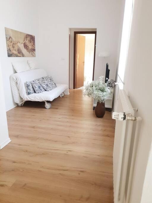 Bed, Living room, Seating area