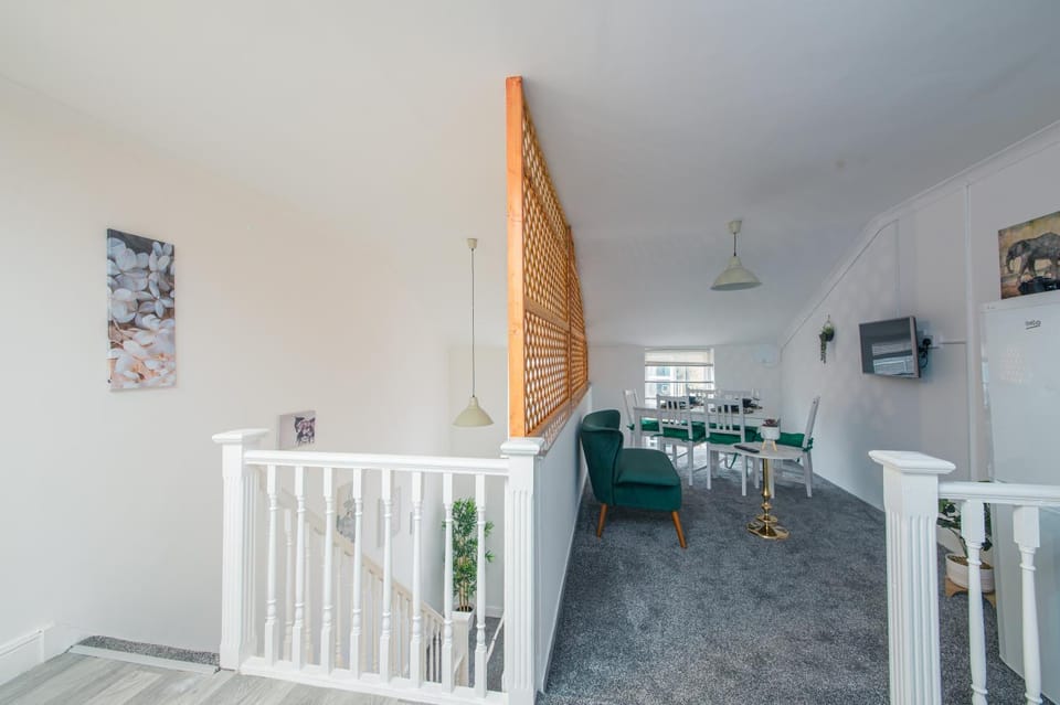 Elegant 4BR Little Venice By Aureva Residences House in City of Westminster